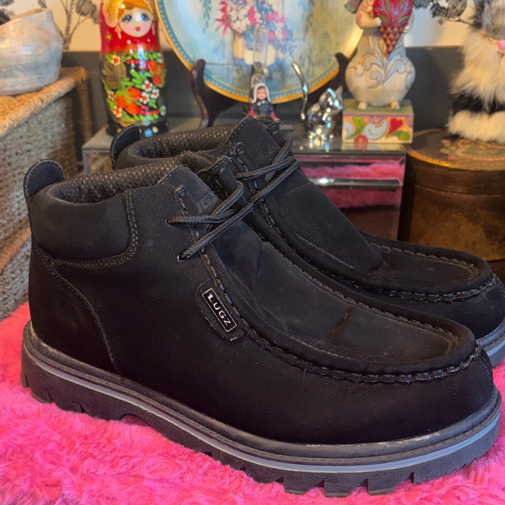 NWOT Lugz Men's Fringe, a low-profile moc-toe chukka boot designed for both s